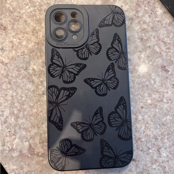 IPHONE 11 PRO BLACK BUTTERFLY CASE - Picture 1 of 2